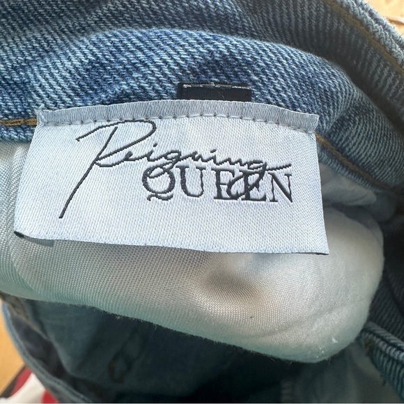 CRISS CROSS BUTTON FRONT MID RISE JEANS - M - Picture 8 of 14